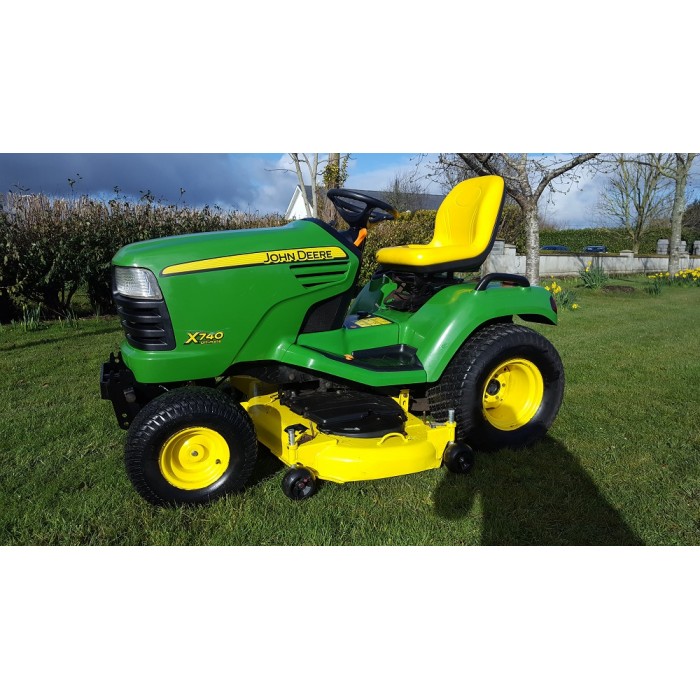 John Deere X740